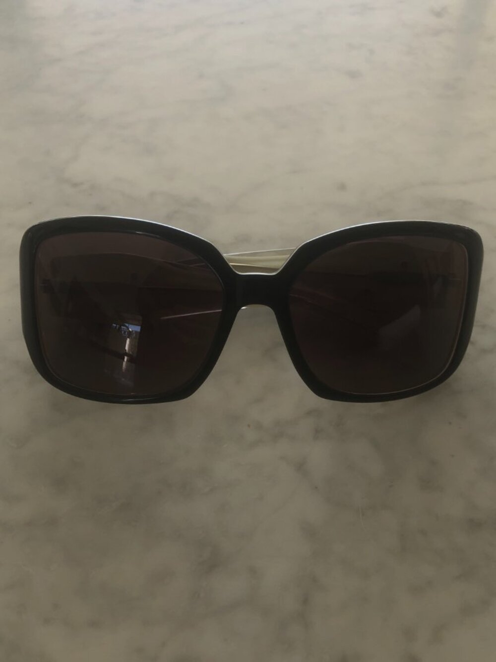 LOREE RODKIN SUNGLASSES MODEL ELECTRA IN BLACK-WHITE COLOR COMBINATION